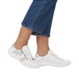 Louann 00 - Rose White